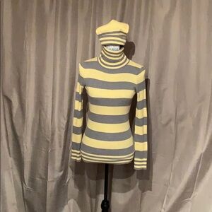 L.e.i turtle 🐢 neck and beanie